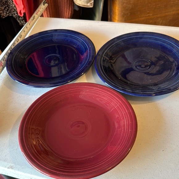 FIESTA PLATES DINNER  BLUE, WINE PURPLE Elegant Blue and Red Dinner Plates - Picture 1 of 7